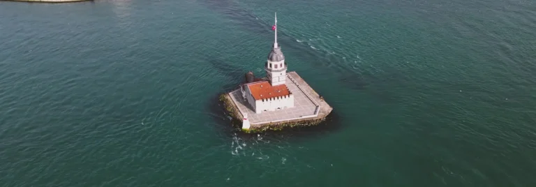 Maiden's Tower on the Bosphorus, Istanbul, Türkiye